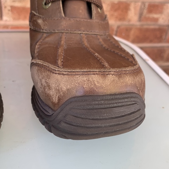 UGG Men’s Brown Leather Boots Size 10 - Picture 3 of 10